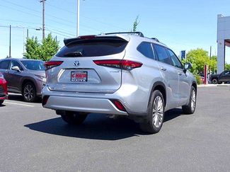 Certified 2021 Toyota Highlander Platinum FWD video 3