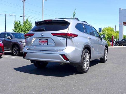 Certified 2021 Toyota Highlander Platinum FWD image 3