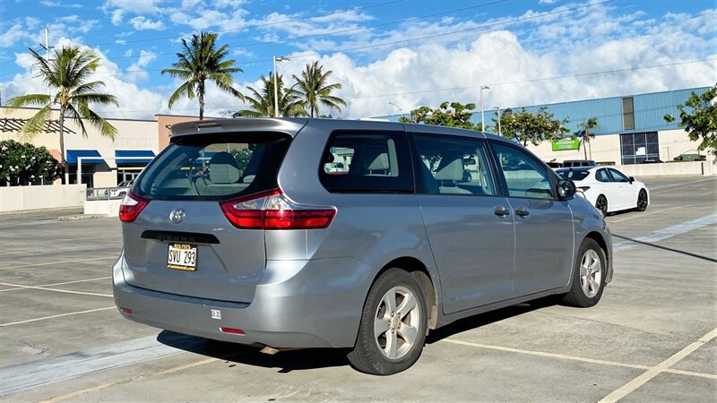 Used 2016 Toyota Sienna L FWD image 5