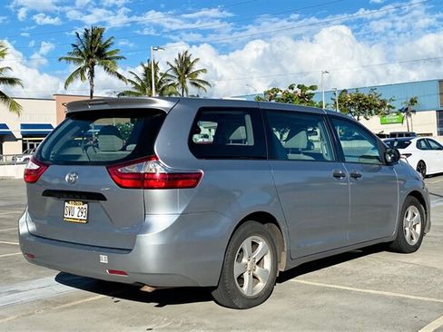 Used 2016 Toyota Sienna L FWD image 5
