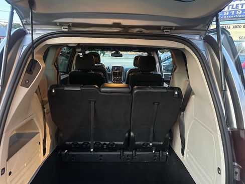 Used 2020 Dodge Grand Caravan SXT image 11