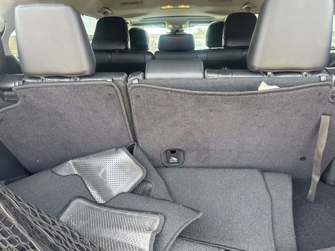 Used 2021 Toyota Highlander XLE FWD image 34