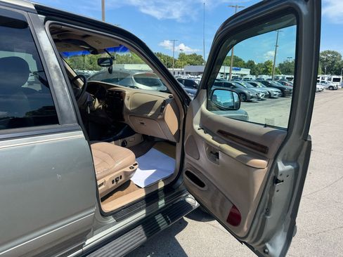 Used 1999 Ford Explorer Eddie Bauer image 9