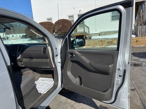 Used 2010 Nissan Frontier SE w/ SE Value Truck Pkg image 18