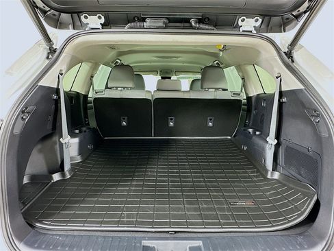 Used 2022 Toyota Highlander LE image 23