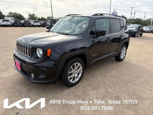 Used 2019 Jeep Renegade Latitude FWD image 3