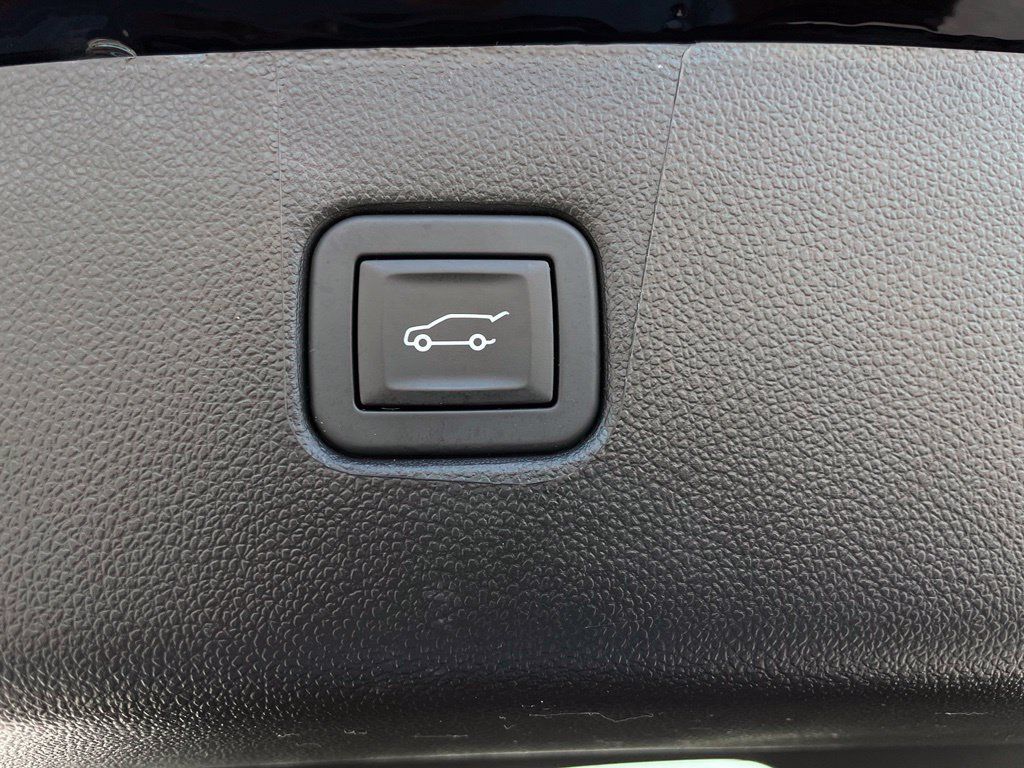 Used 2025 Chevrolet Blazer RS FWD image 44