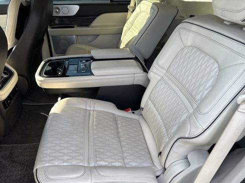 Used 2020 Lincoln Navigator Black Label w/ Cargo Convenience Package image 11