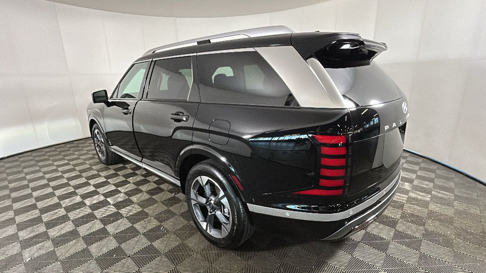 Certified 2026 Hyundai Palisade Limited AWD/4WD image 5
