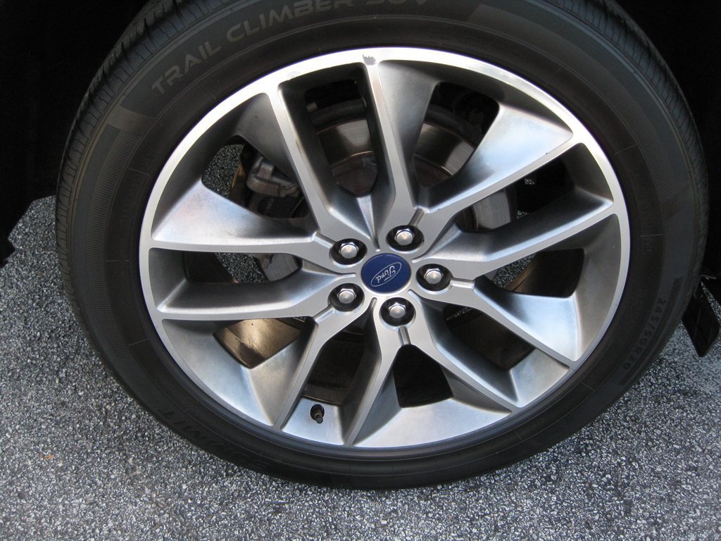 Used 2016 Ford Edge Titanium w/ Equipment Group 302A AWD/4WD image 10