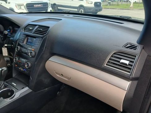 Used 2018 Ford Explorer FWD image 17