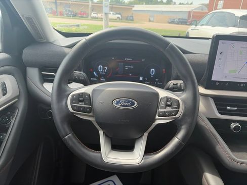 Used 2025 Ford Explorer Active AWD/4WD image 15