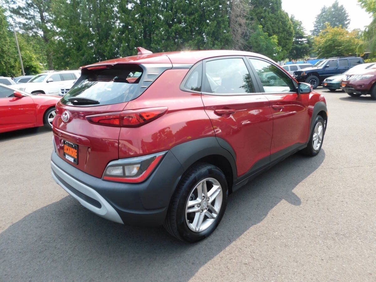 Used 2023 Hyundai Kona SE FWD image 2