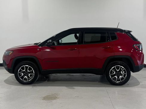 Used 2025 Jeep Compass Trailhawk AWD/4WD image 14