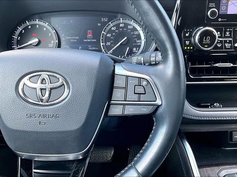 Used 2020 Toyota Highlander Limited FWD image 12