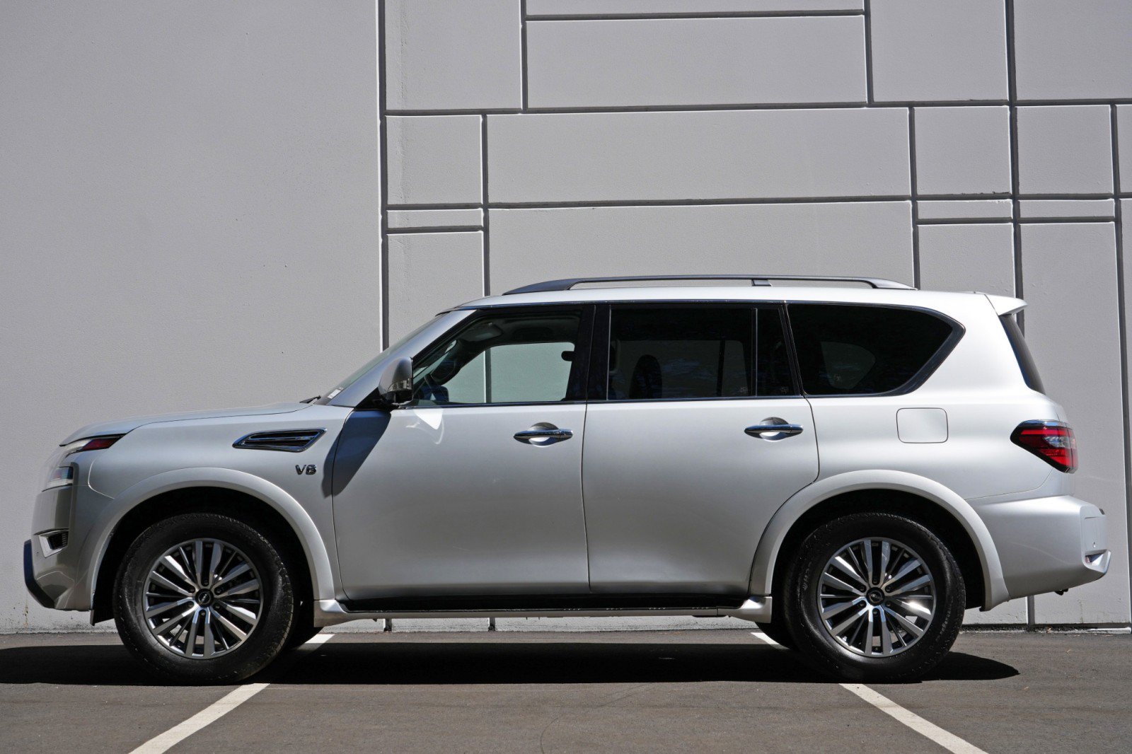 Used 2021 Nissan Armada SL w/ Captain's Chairs Package AWD/4WD image 9