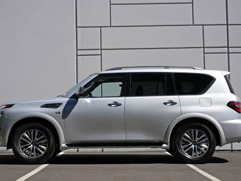 Used 2021 Nissan Armada SL w/ Captain's Chairs Package AWD/4WD image 9
