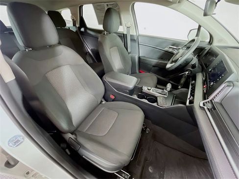 Used 2024 Kia Sportage LX image 27