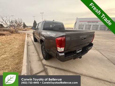 Used 2020 Toyota Tacoma TRD Sport image 6