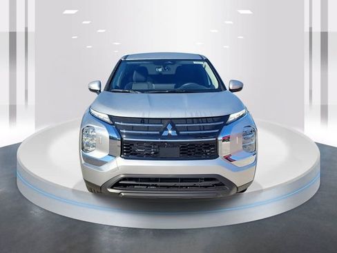 New 2026 Mitsubishi Outlander ES image 2