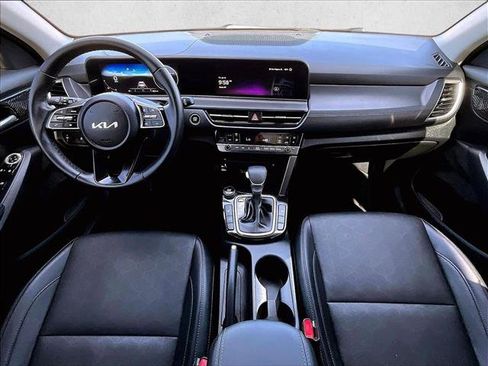 Used 2024 Kia Seltos EX FWD image 16