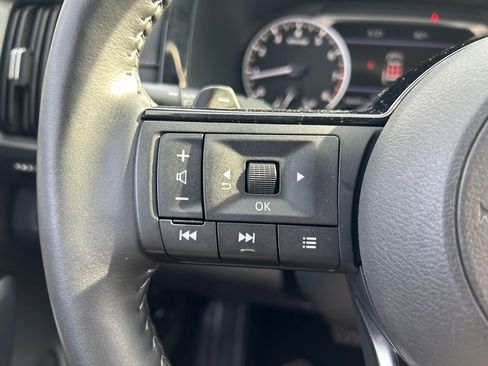 Used 2024 Nissan Pathfinder SL AWD/4WD image 19