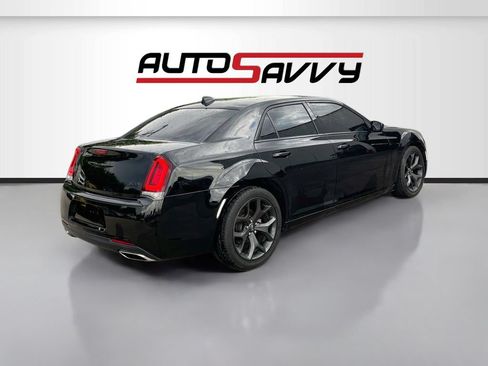 Used 2022 Chrysler 300 Touring w/ Sport Appearance Package RWD image 7