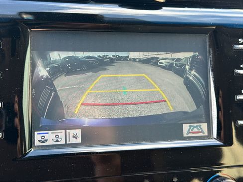 Used 2018 Toyota Camry LE image 29