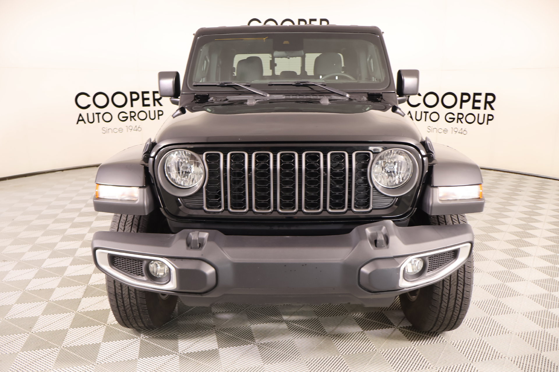 Used 2024 Jeep Gladiator Sport AWD/4WD image 9