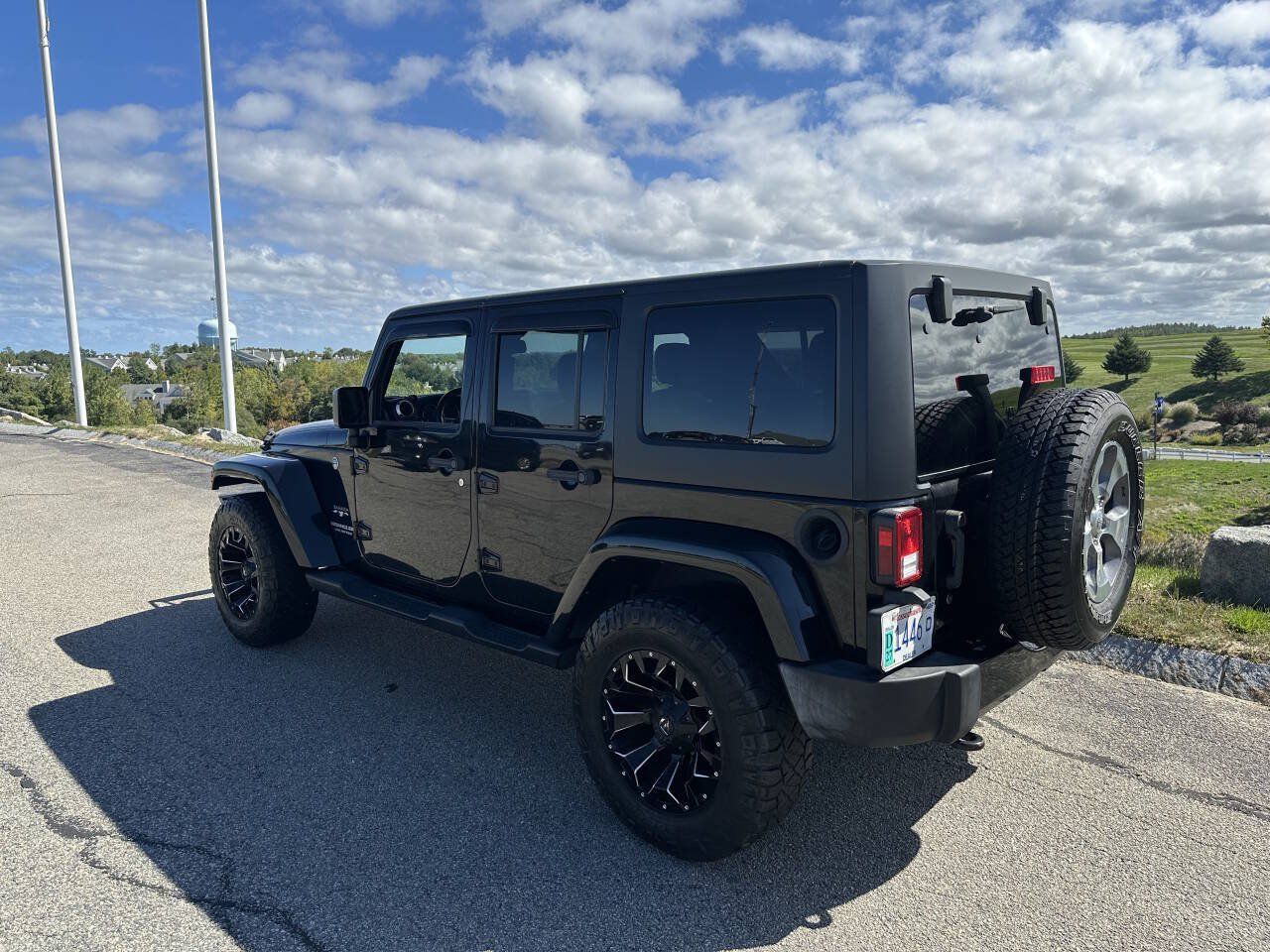 Used 2016 Jeep Wrangler Unlimited Sahara w/ Dual Top Group AWD/4WD image 9