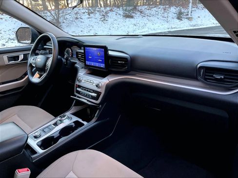 Used 2024 Ford Explorer XLT image 14
