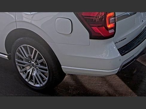 Used 2022 Ford Expedition Platinum image 10