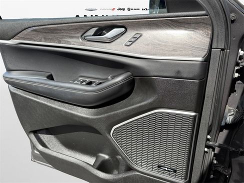 Certified 2021 Jeep Grand Cherokee L Limited image 28