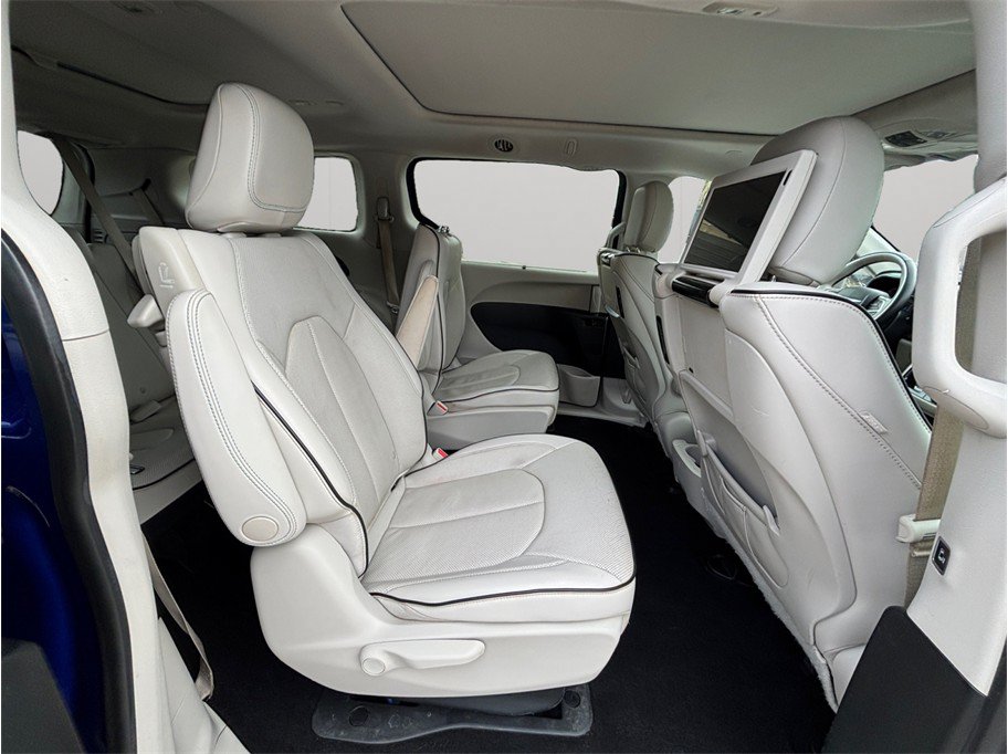 Used 2018 Chrysler Pacifica Limited FWD image 41