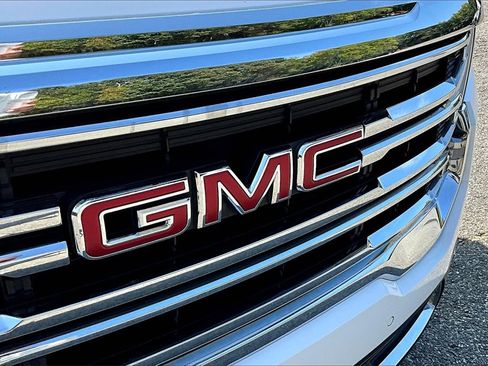 Certified 2023 GMC Acadia SLT image 28
