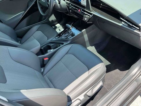 Certified 2025 Kia Niro EX FWD image 12