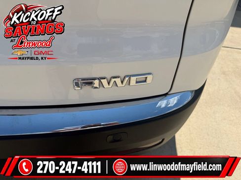 Used 2010 GMC Acadia SLT w/ LPO, 'HIT The Road' Package AWD/4WD image 5