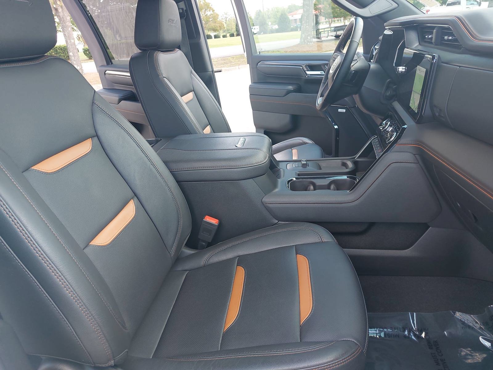 Used 2024 GMC Sierra 2500 AT4 w/ AT4 Preferred Package AWD/4WD image 10