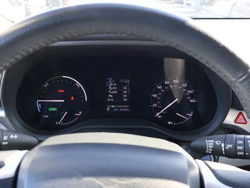 Used 2024 Toyota Sienna XLE image 30