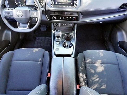 Used 2025 Nissan Rogue S image 20