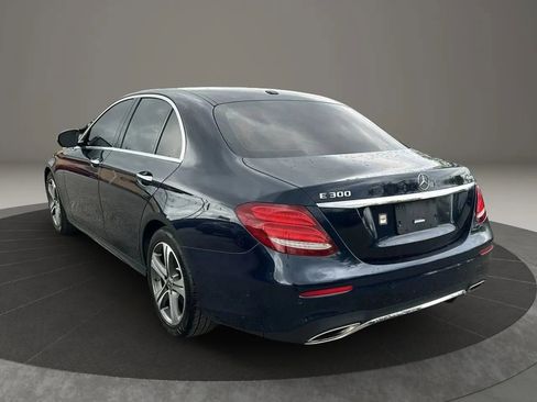 Used 2017 Mercedes-Benz E 300 4MATIC image 3