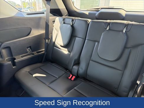 Used 2022 Ford Explorer XLT w/ Equipment Group 202A image 16