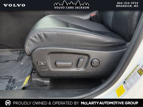 Used 2019 Toyota Highlander XLE FWD image 14