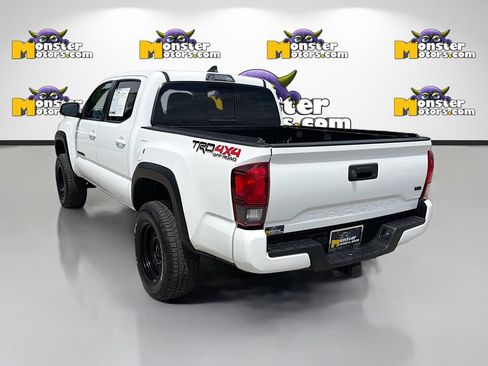 Used 2018 Toyota Tacoma TRD Off-Road AWD/4WD image 7