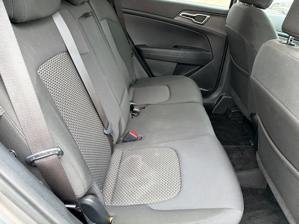 Used 2025 Kia Sportage LX FWD image 15