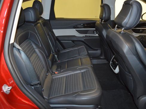 Used 2024 Lincoln Nautilus Reserve w/ Equipment Group 202A image 12