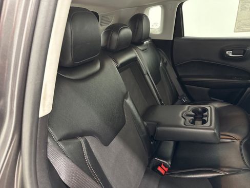 Certified 2019 Jeep Compass Latitude image 11