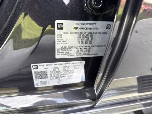Used 2025 GMC Sierra 1500 SLT w/ SLT Premium Package RWD image 33