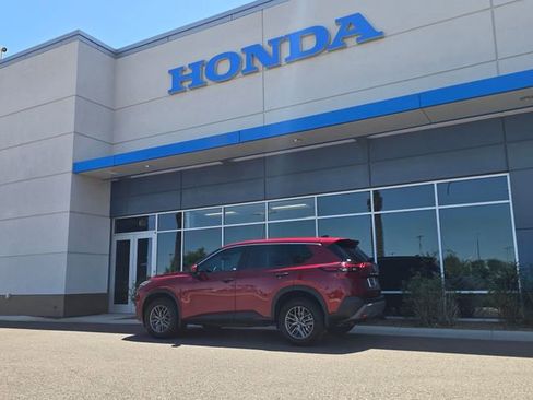 Used 2023 Nissan Rogue S FWD image 19