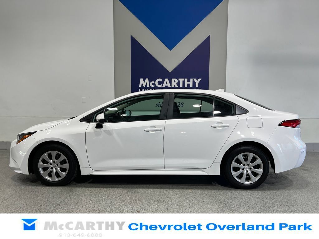 Used 2025 Toyota Corolla LE FWD image 8